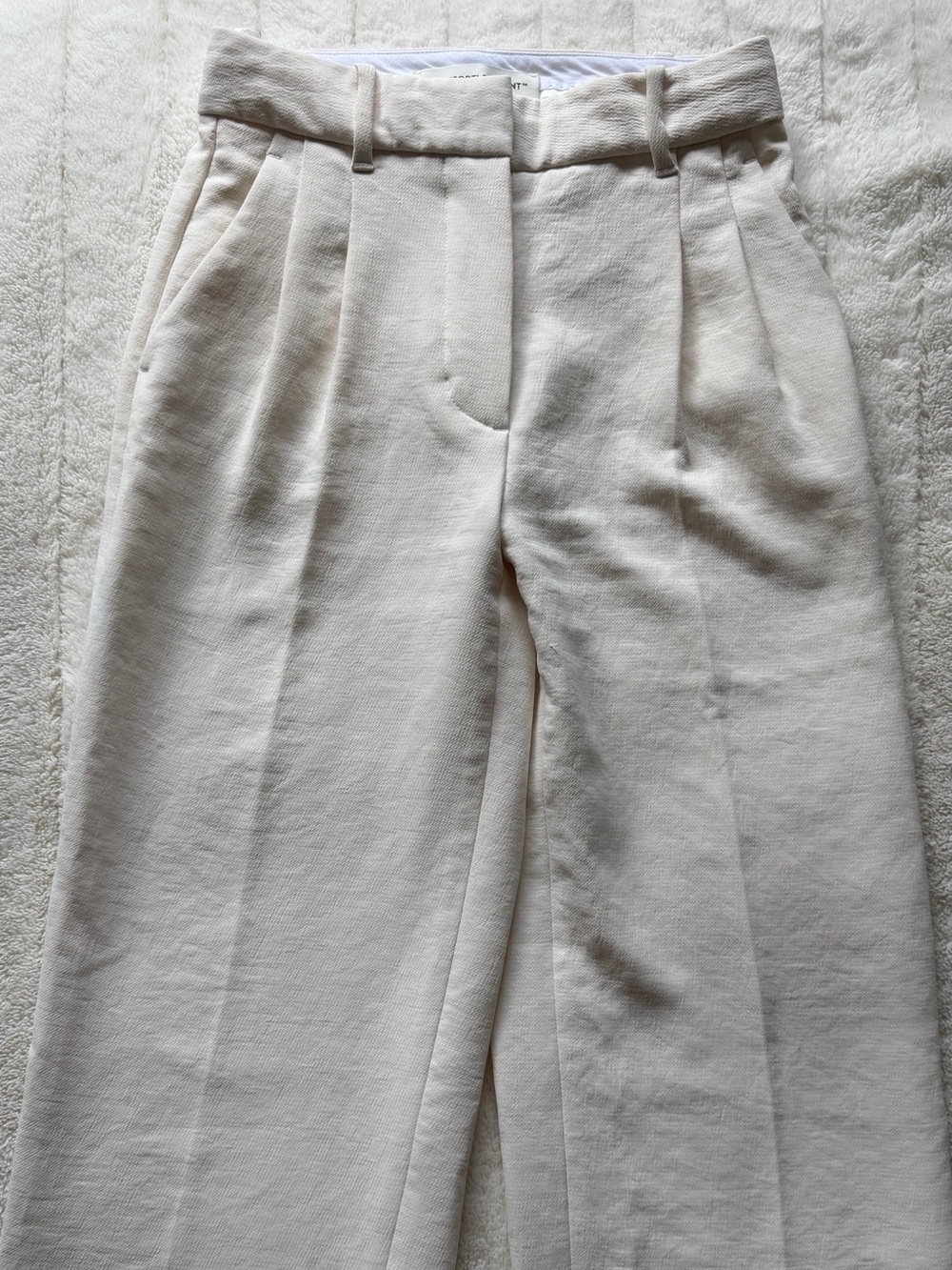 Aritzia The Effortless Pant Crepette in Light Birch